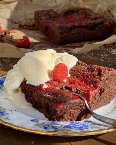 Brownie med bringebær 